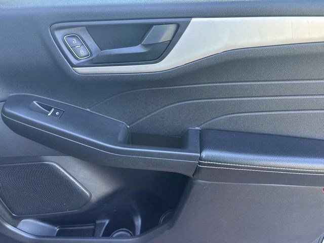 Used 2022 Ford Escape SE FWD image 39
