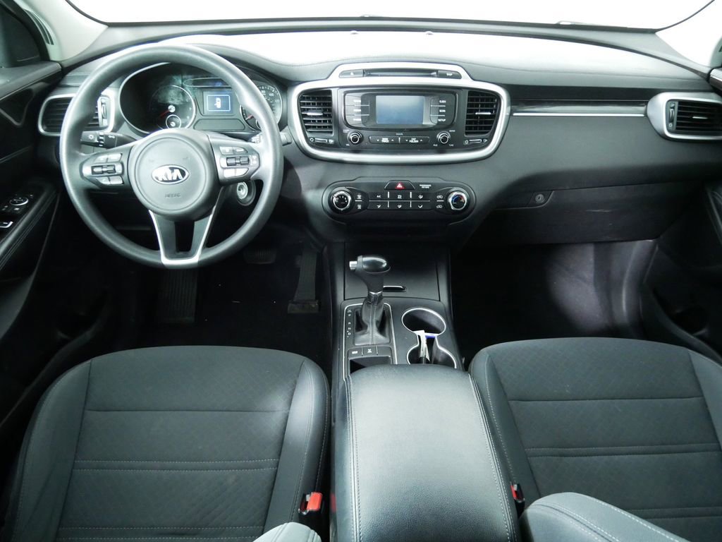 Used 2017 Kia Sorento LX image 19