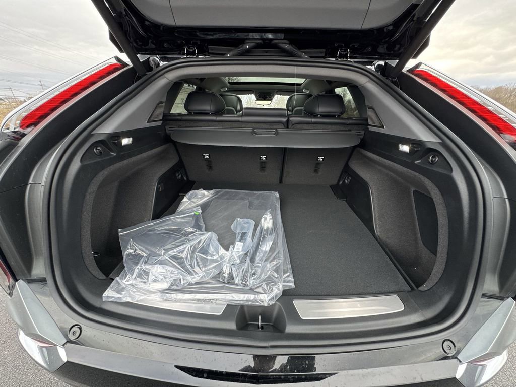 New 2026 Cadillac Optiq Luxury 2 image 24