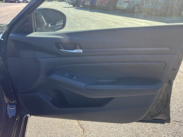 Used 2025 Nissan Altima 2.5 SV w/ SV Premium Package FWD image 18