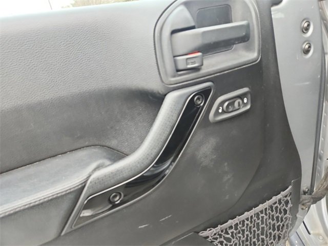 Used 2015 Jeep Wrangler Unlimited Sahara image 11