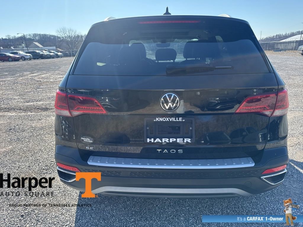 Used 2023 Volkswagen Taos SE w/ Panoramic Sunroof Package image 4