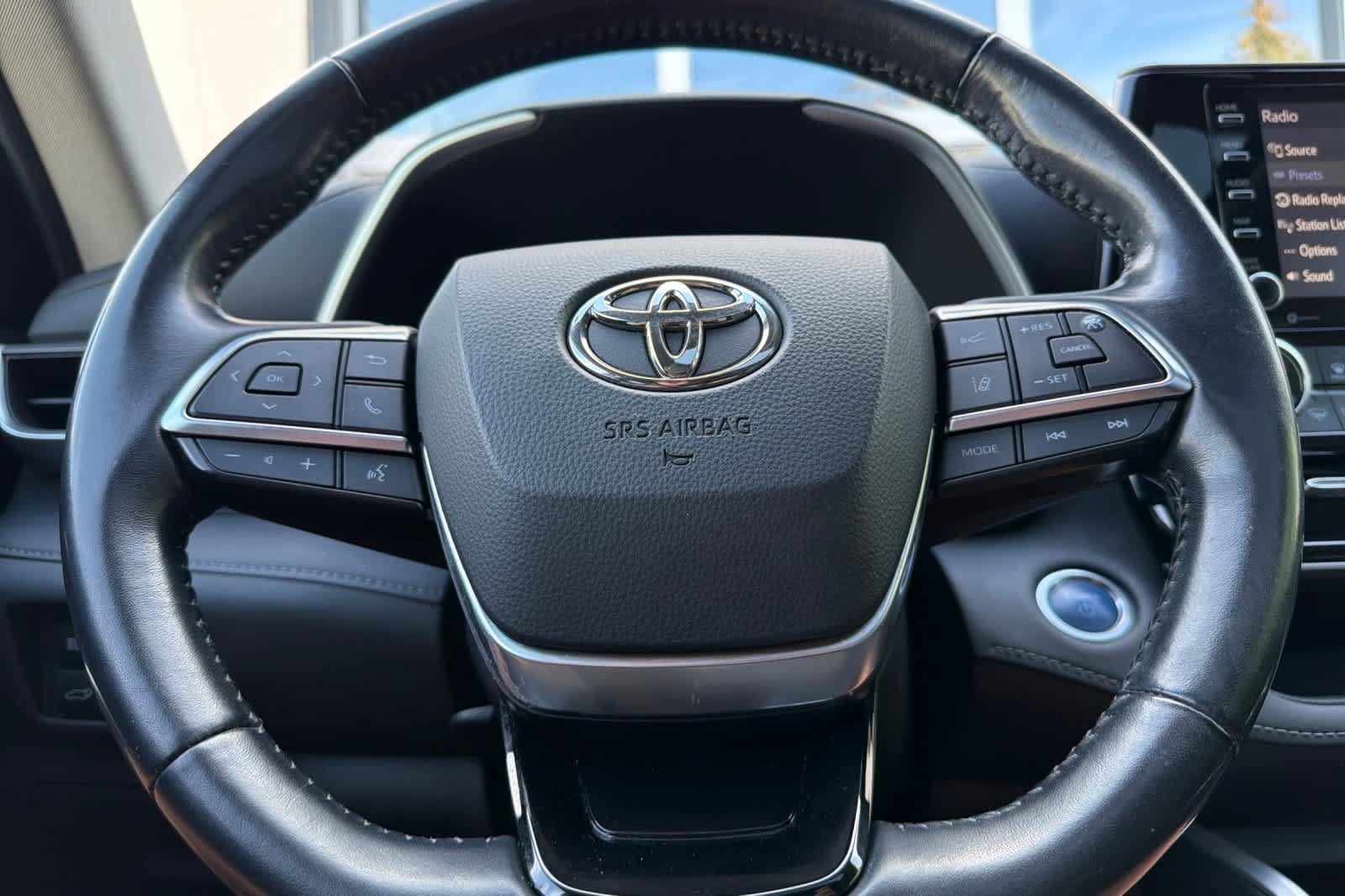 Used 2020 Toyota Highlander XLE AWD/4WD image 27