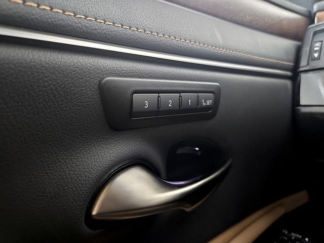 Used 2025 Lexus ES 300h w/ Premium Package FWD image 26