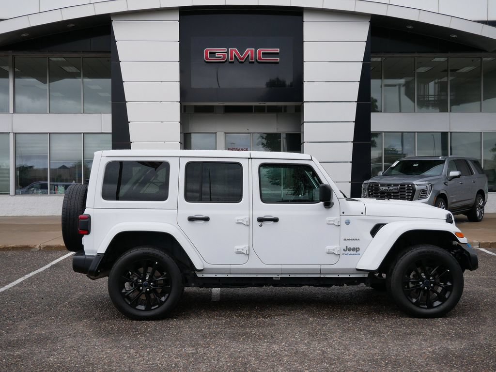 Used 2024 Jeep Wrangler Unlimited Sahara AWD/4WD image 2