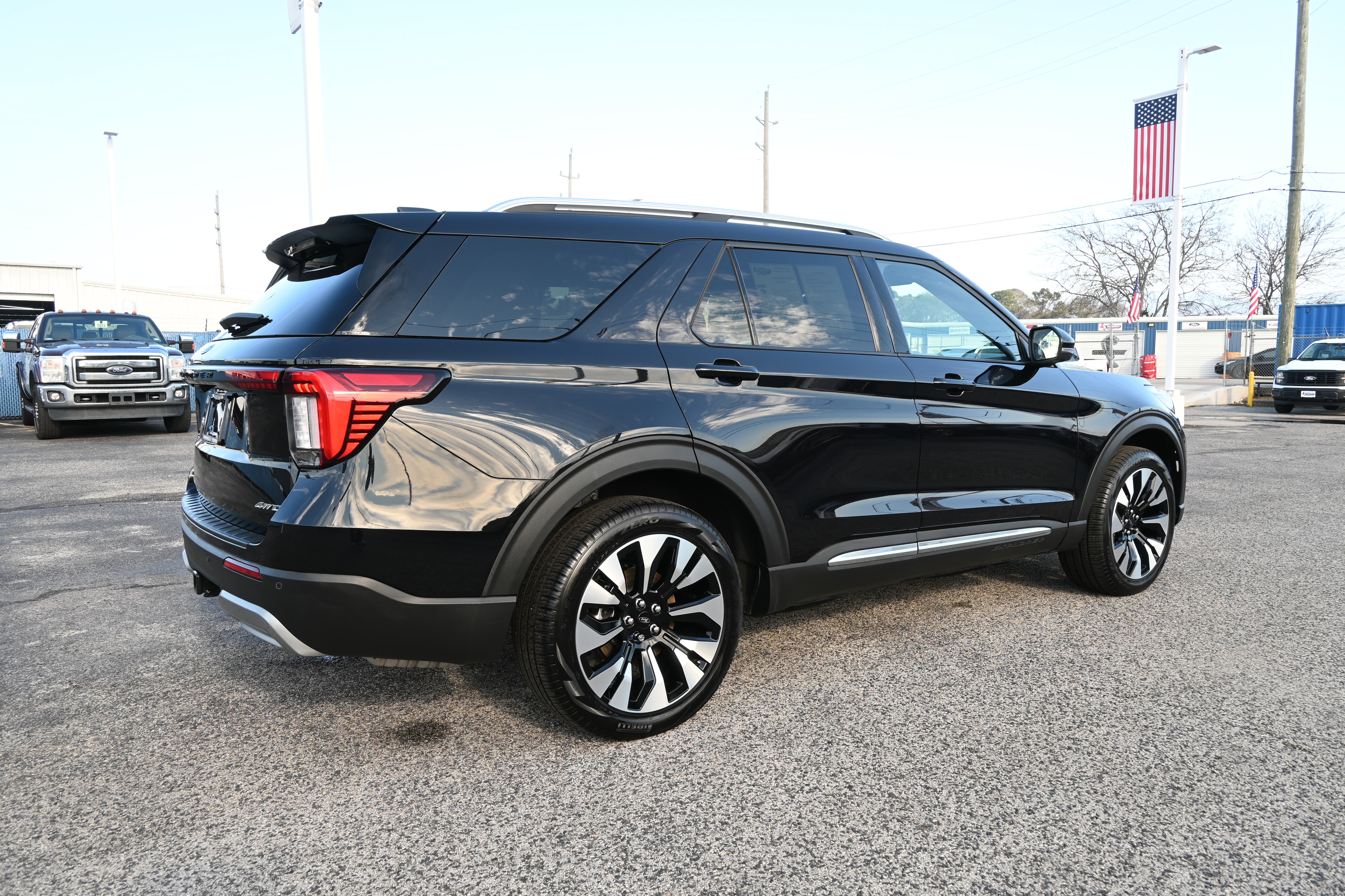 Used 2025 Ford Explorer Platinum w/ LUX Leather Package image 2