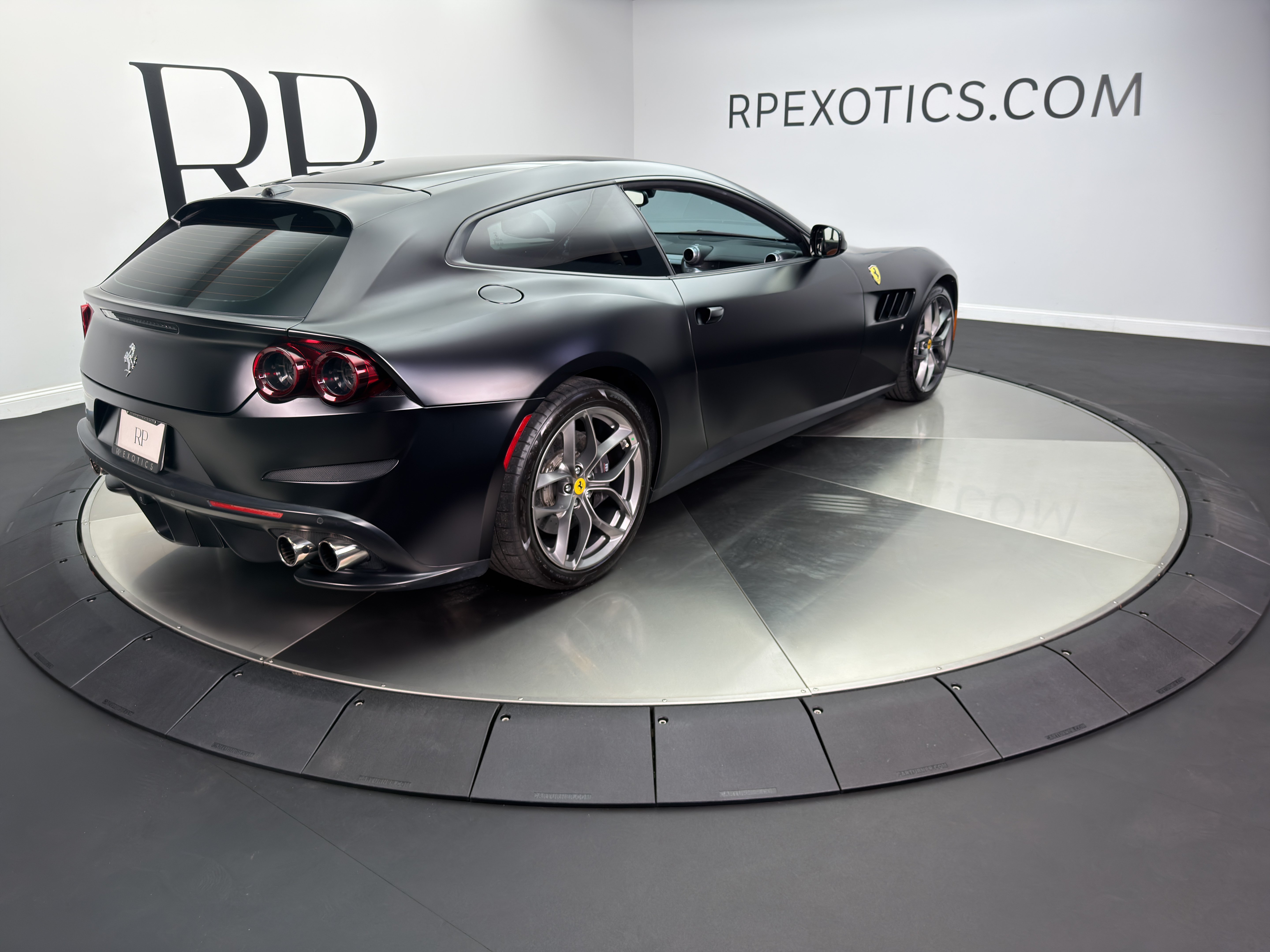 Used 2018 Ferrari GTC4Lusso T RWD image 9
