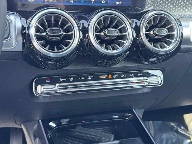 New 2025 Mercedes-Benz GLB 250 image 16