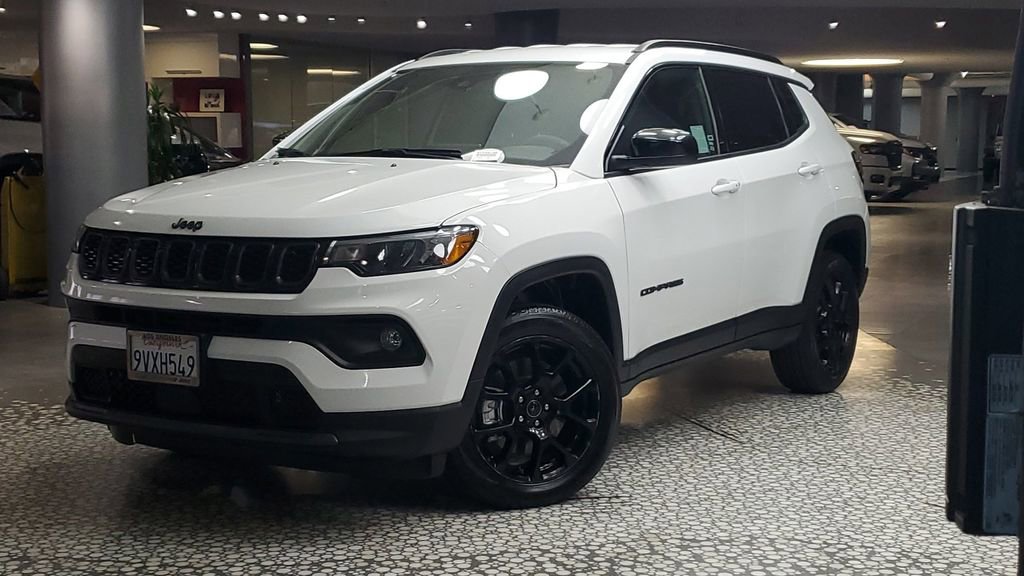 Used 2026 Jeep Compass Latitude AWD/4WD image 32