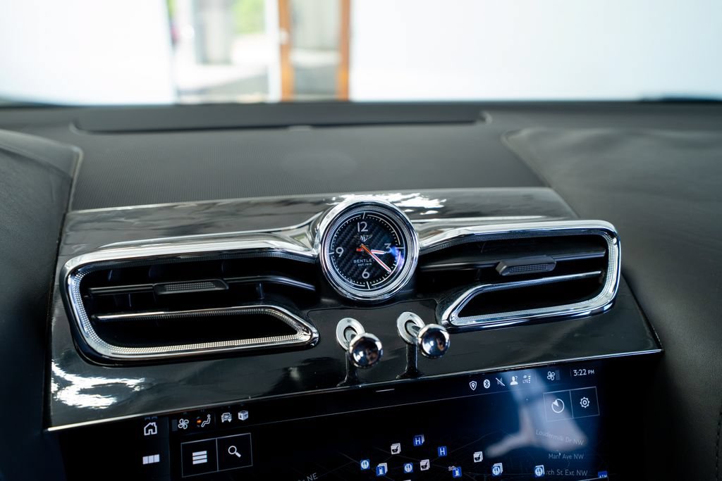 Used 2022 Bentley Bentayga AWD/4WD image 42