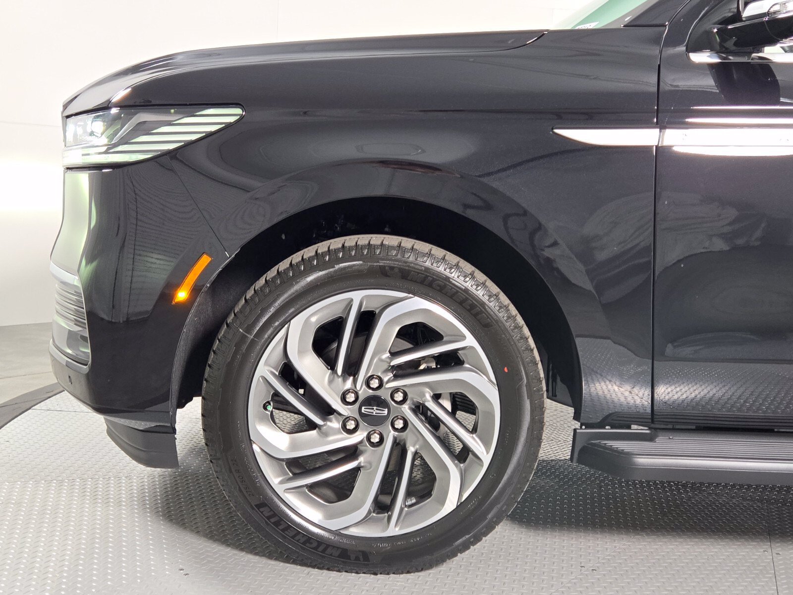 New 2026 Lincoln Navigator Premiere AWD/4WD image 11