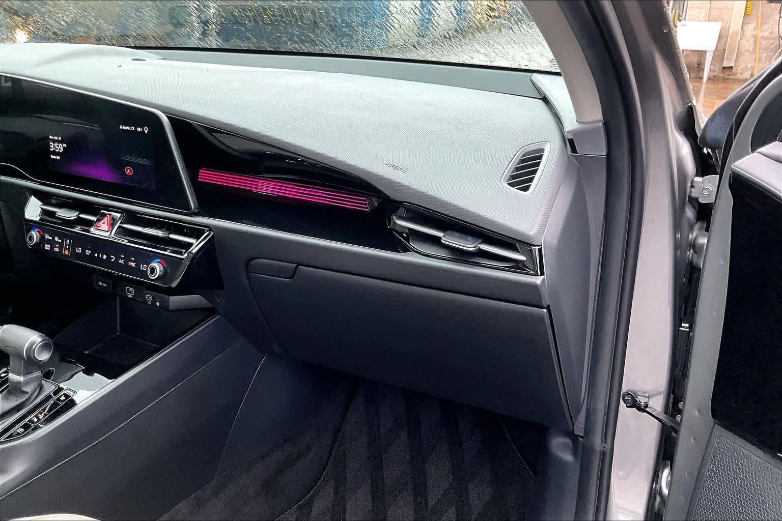 Used 2023 Kia Niro EX image 22