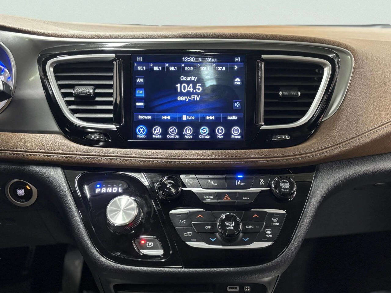 Used 2017 Chrysler Pacifica Limited image 45