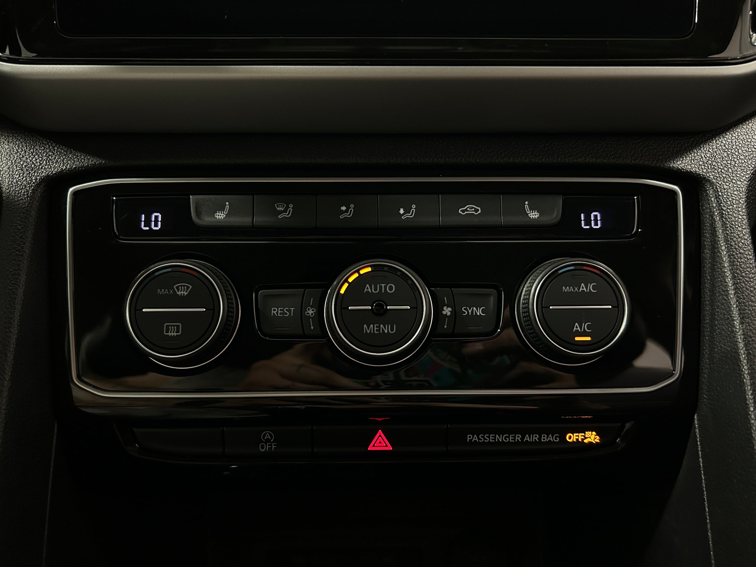 Used 2023 Volkswagen Atlas SE AWD/4WD image 9