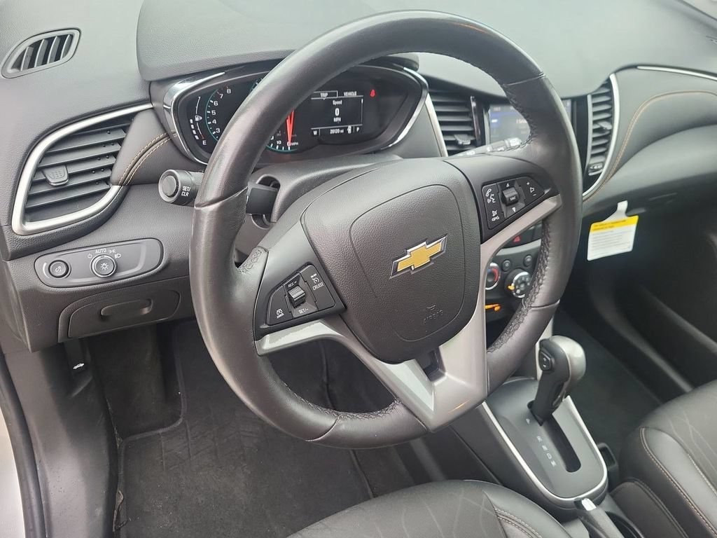 Used 2022 Chevrolet Trax LT w/ LT Convenience Package AWD/4WD image 16