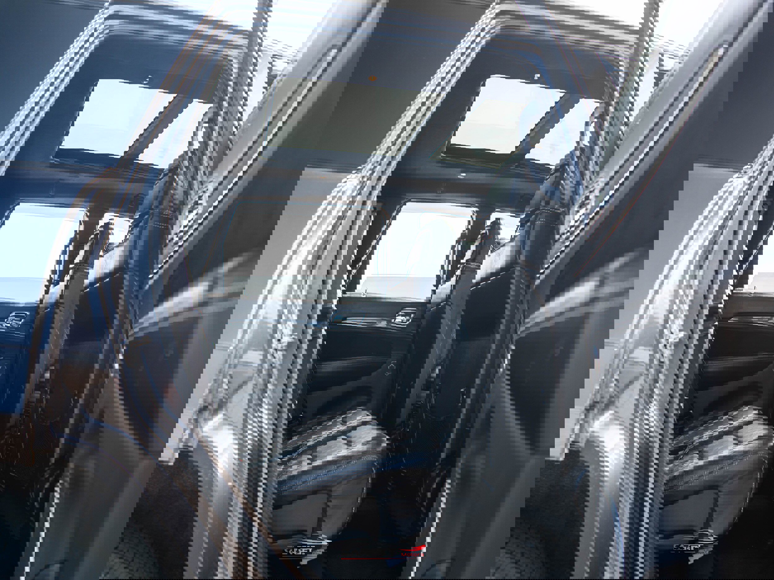 Used 2016 Jeep Grand Cherokee SRT image 19