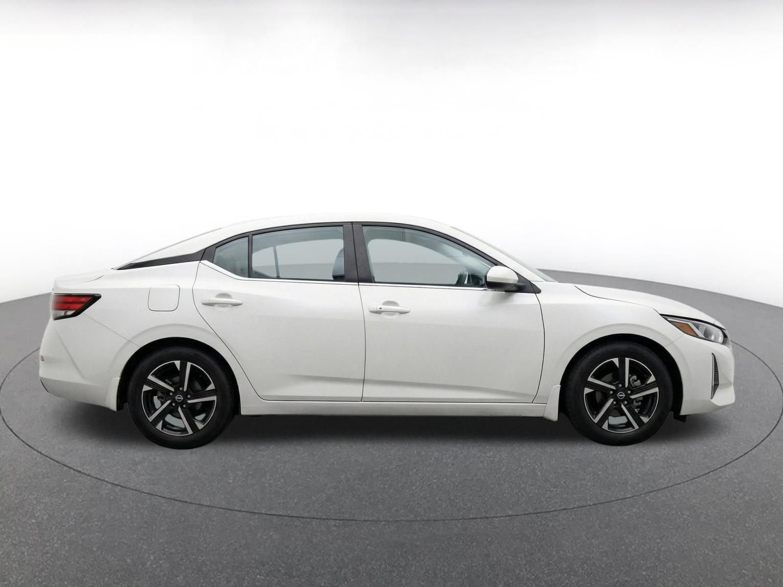 Used 2025 Nissan Sentra SV FWD image 8