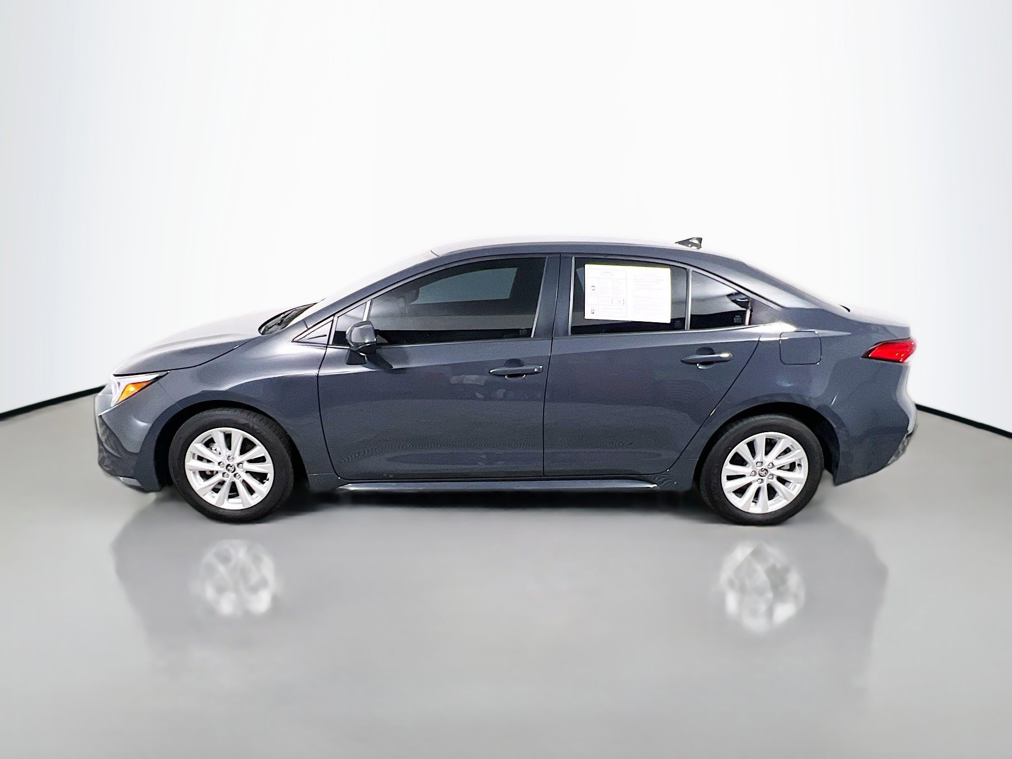 Used 2025 Toyota Corolla LE w/ LE Premium Package image 9