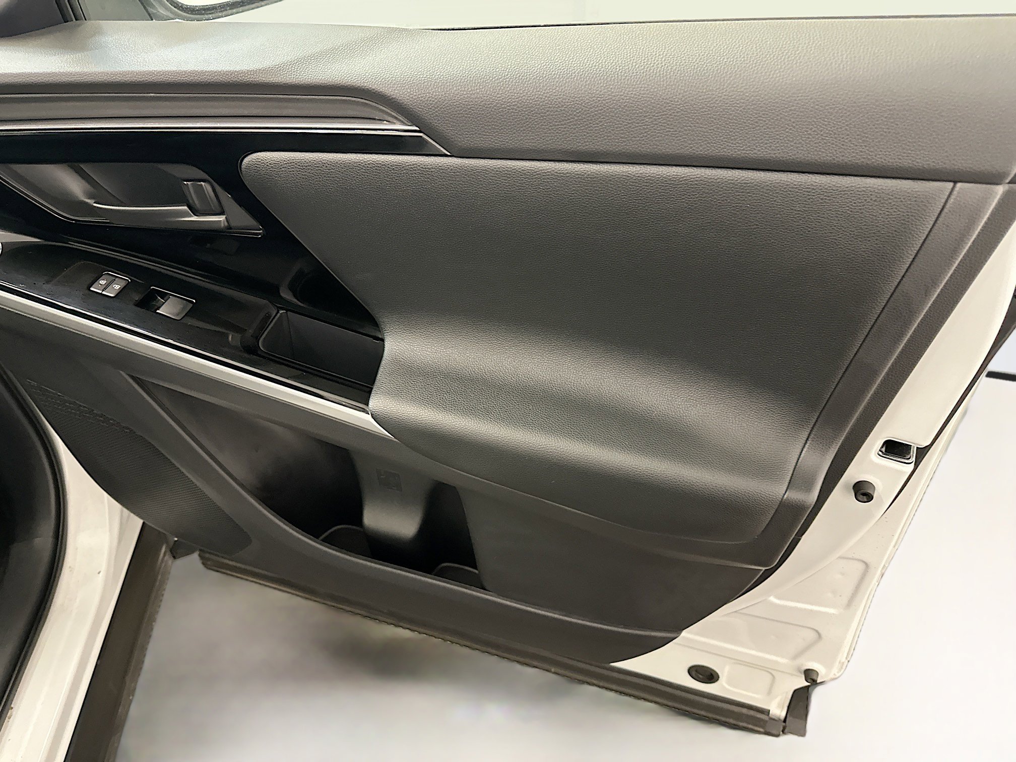 Used 2025 Toyota bZ4X AWD w/ Weather Package image 35