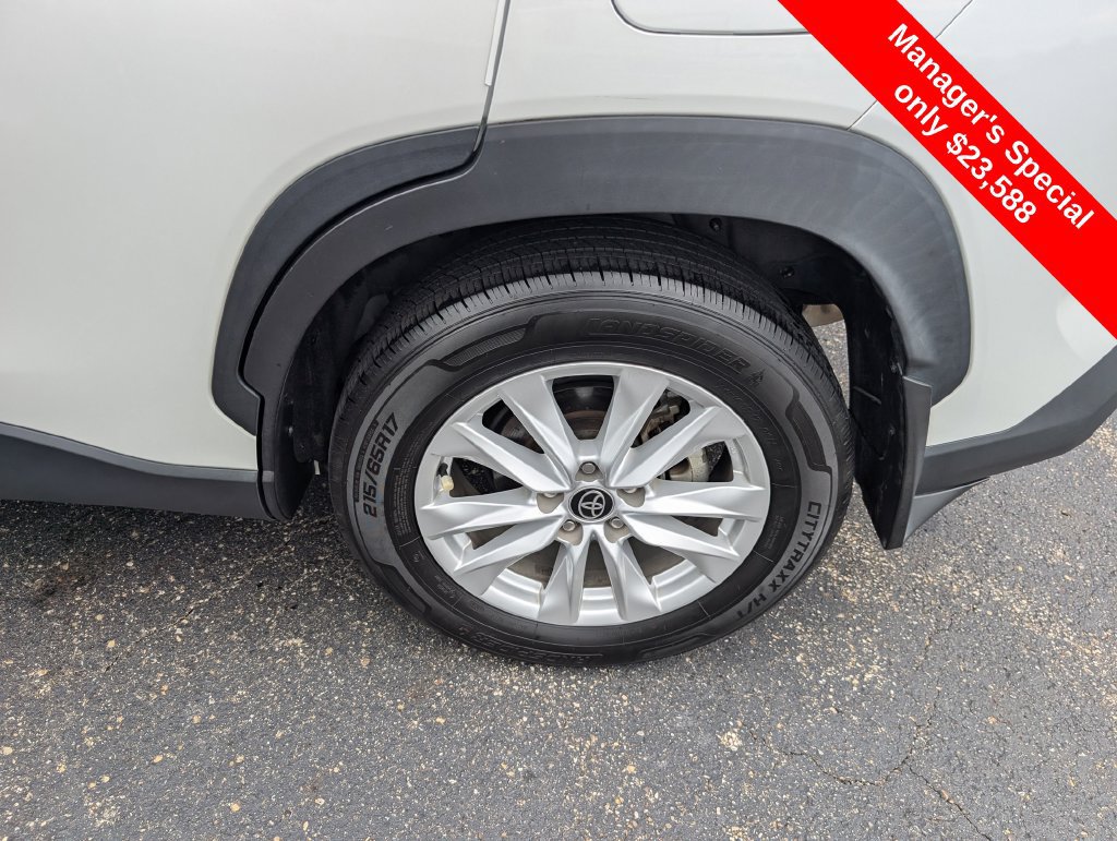 Used 2022 Toyota Corolla Cross LE AWD/4WD image 18