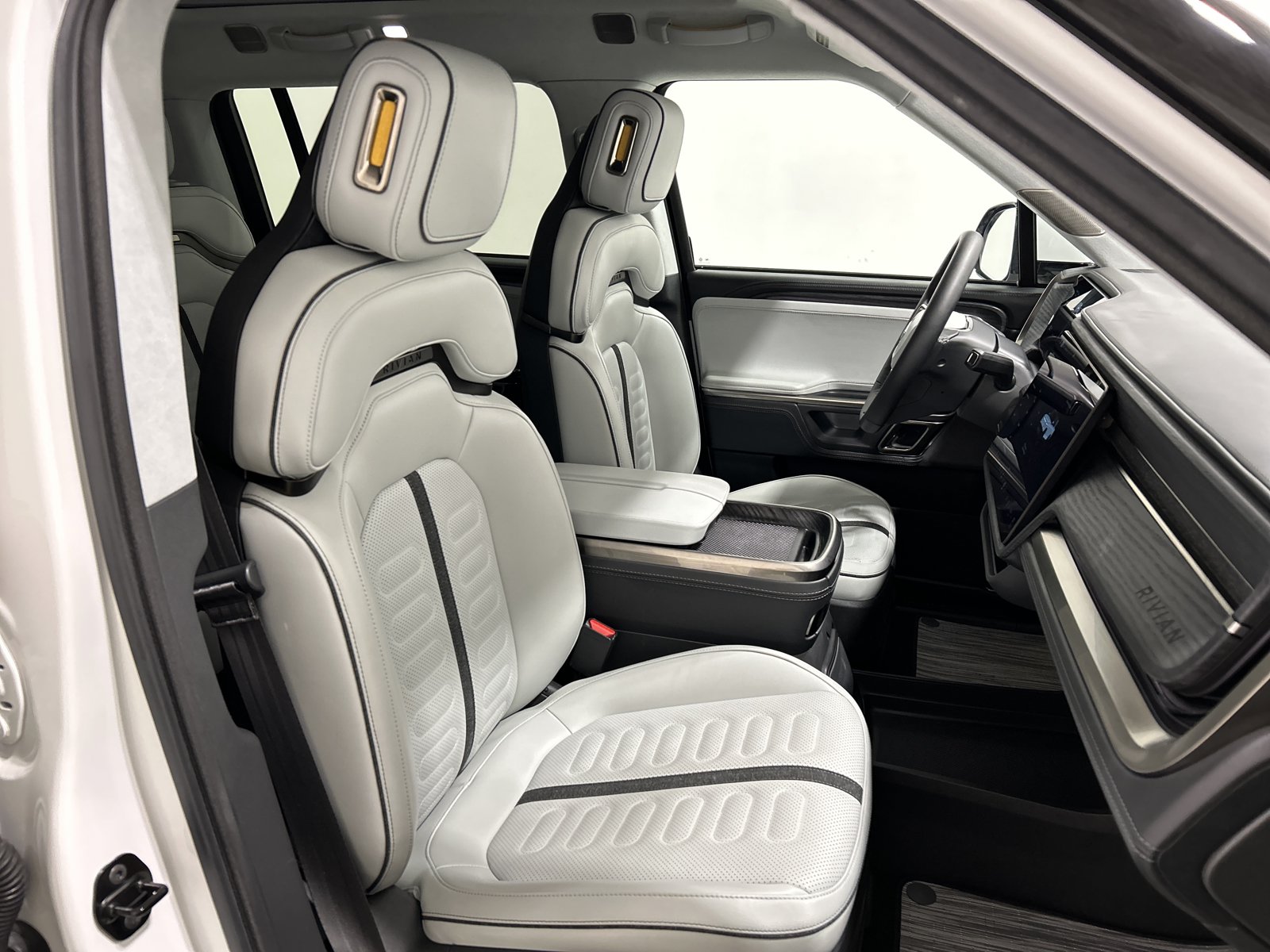 Used 2024 Rivian R1S Adventure AWD/4WD image 24