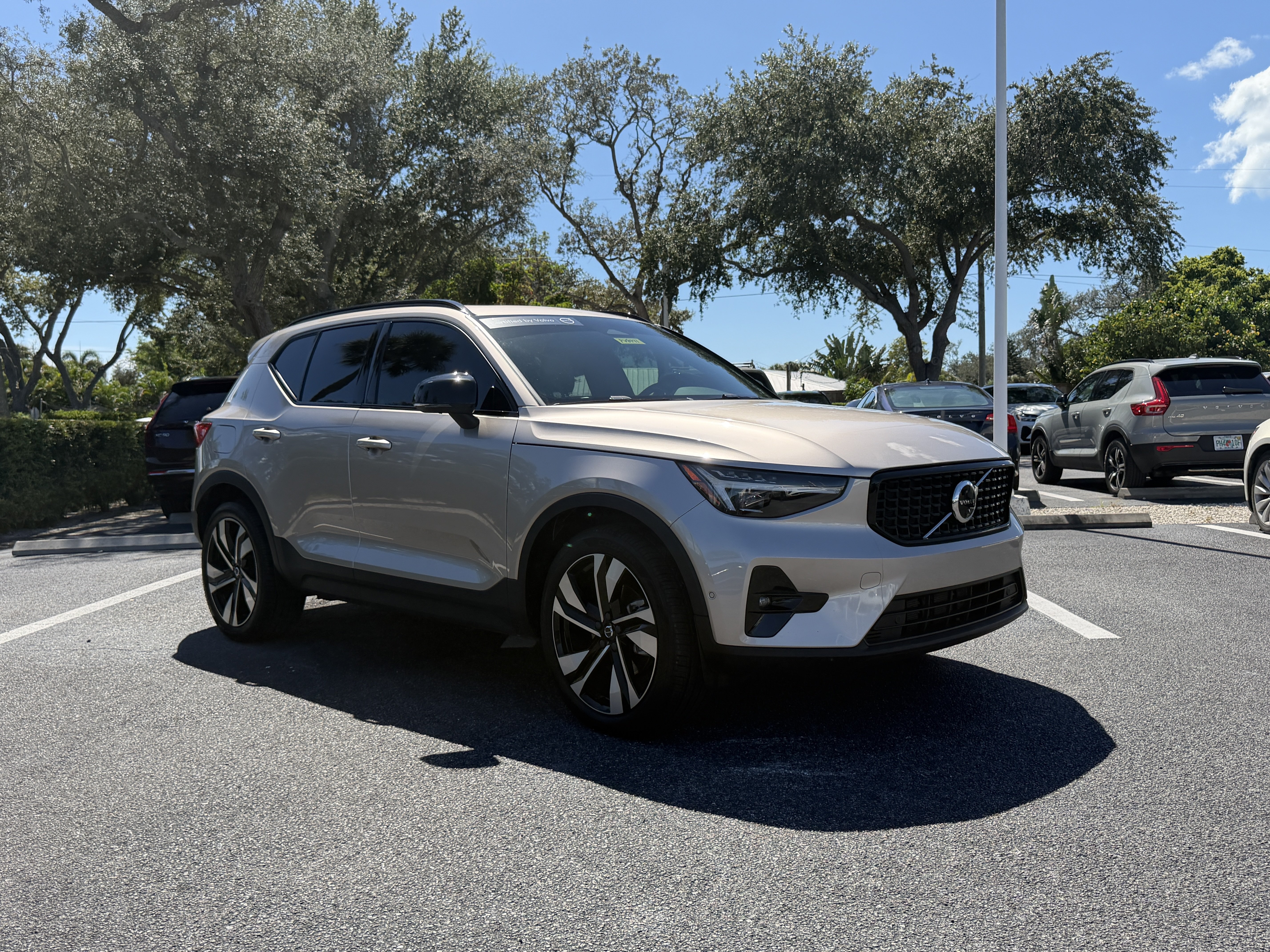 Certified 2024 Volvo XC40 B5 Plus w/ Protection Package Premier AWD/4WD image 1