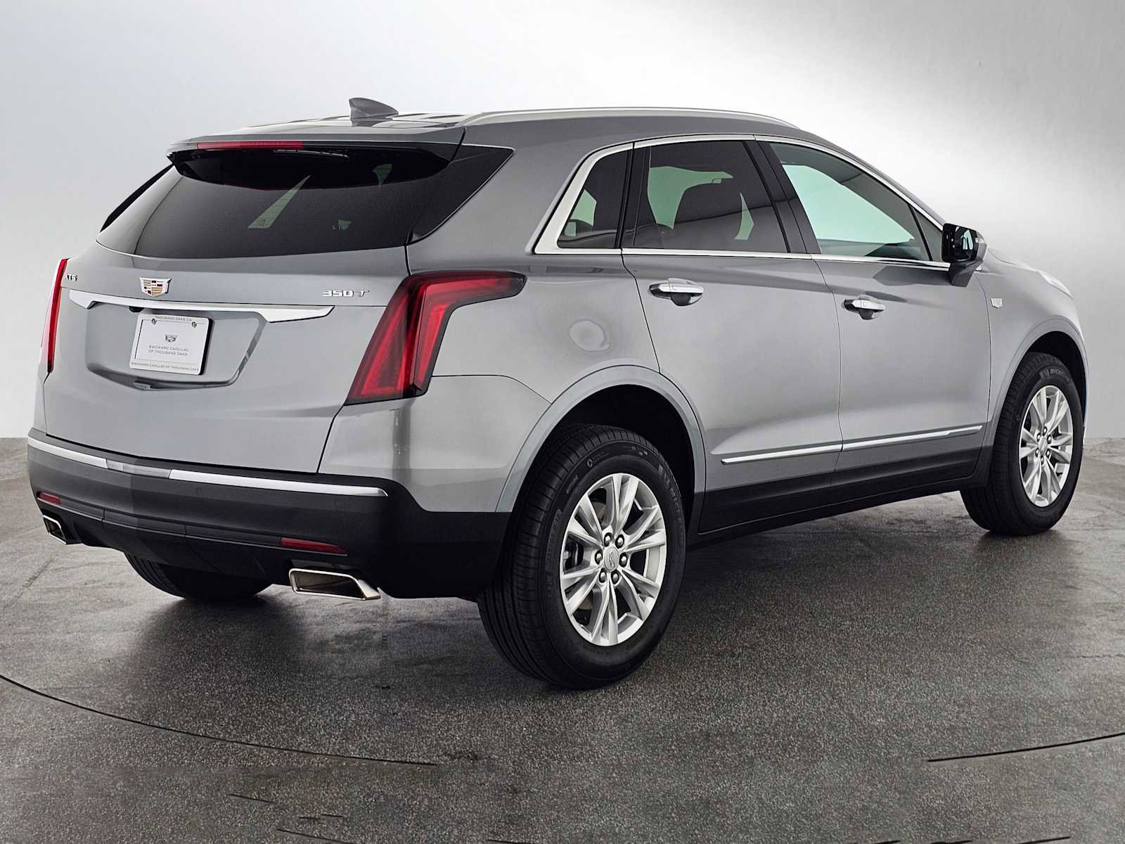 Used 2026 Cadillac XT5 Luxury w/ LPO, Floor Liner Package FWD image 3