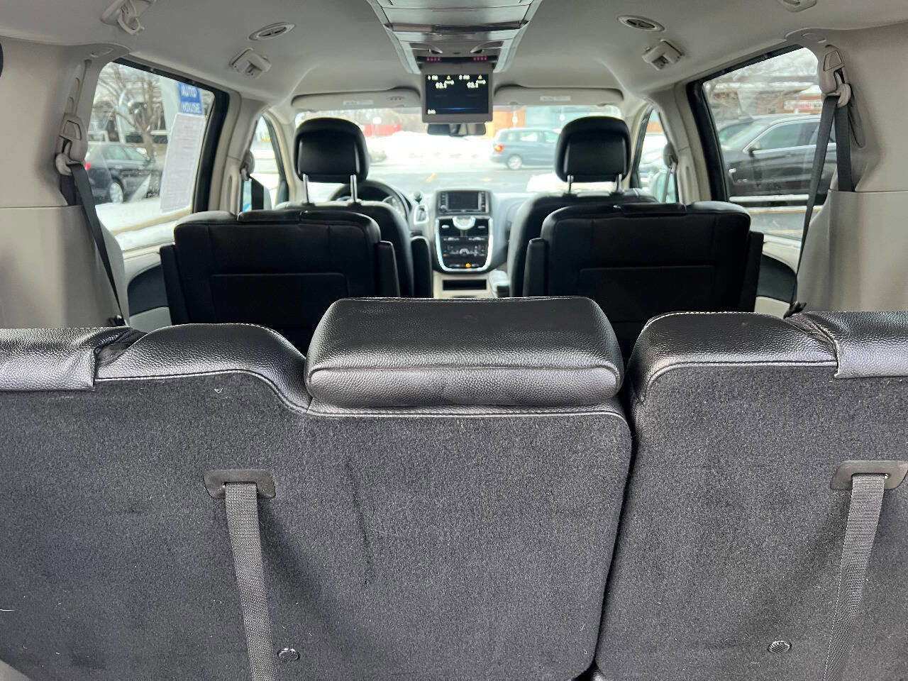 Used 2014 Chrysler Town & Country Touring image 16