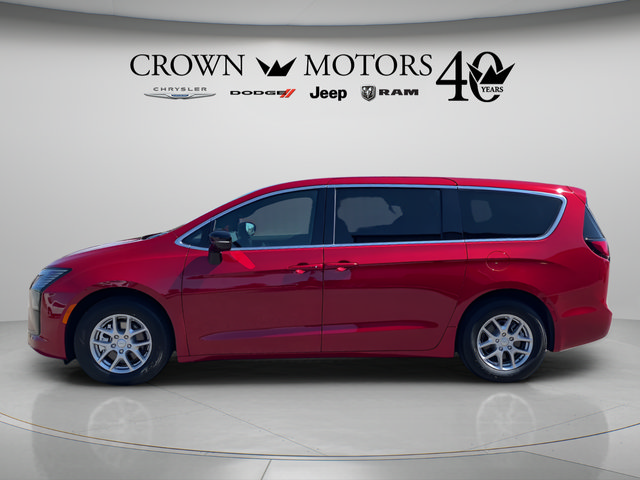 Used 2027 Chrysler Pacifica Select FWD image 8