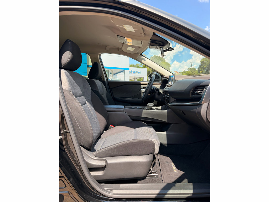 Used 2023 Nissan Rogue SV FWD image 17