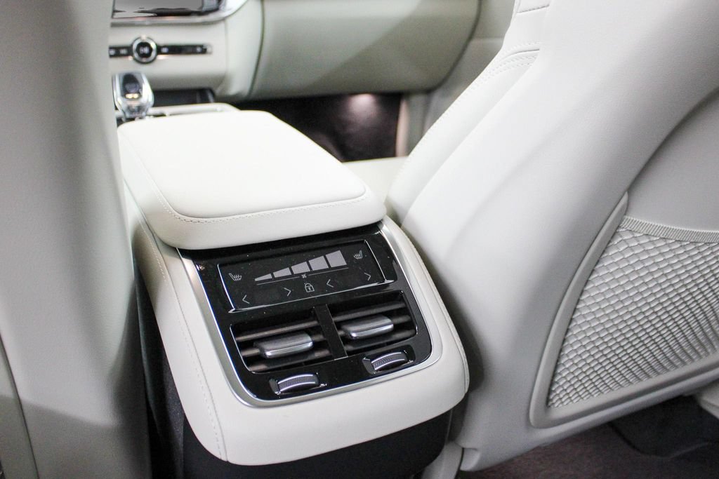 New 2026 Volvo XC90 B6 Ultra w/ Protection Package AWD/4WD image 28