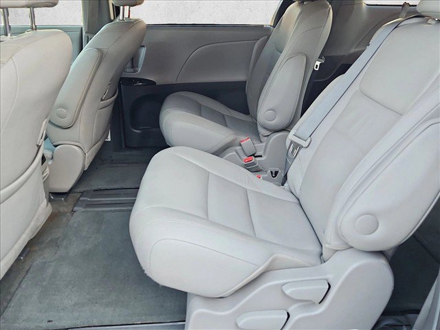 Used 2017 Toyota Sienna XLE FWD image 16