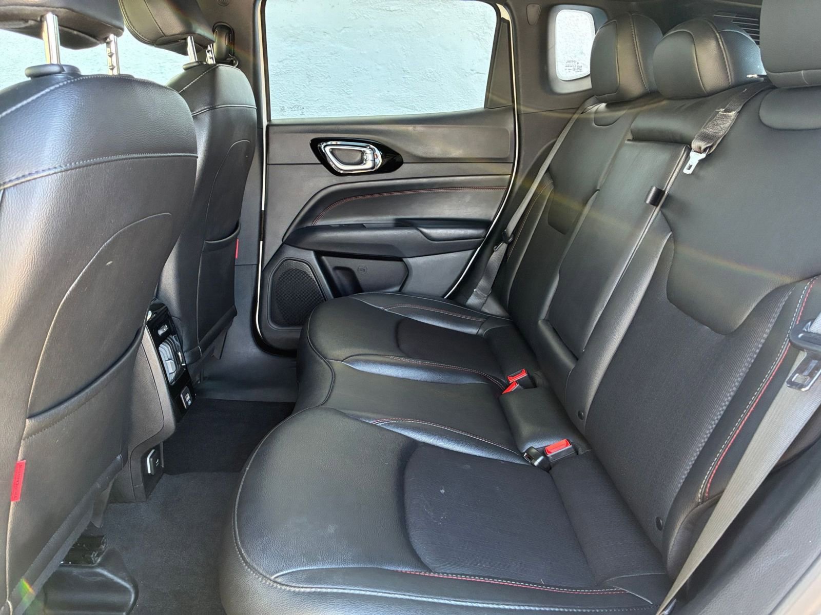 Used 2025 Jeep Compass Trailhawk image 24