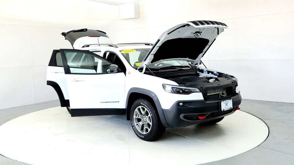 Used 2021 Jeep Cherokee Trailhawk w/ Sun, Sound & Nav Group AWD/4WD image 12
