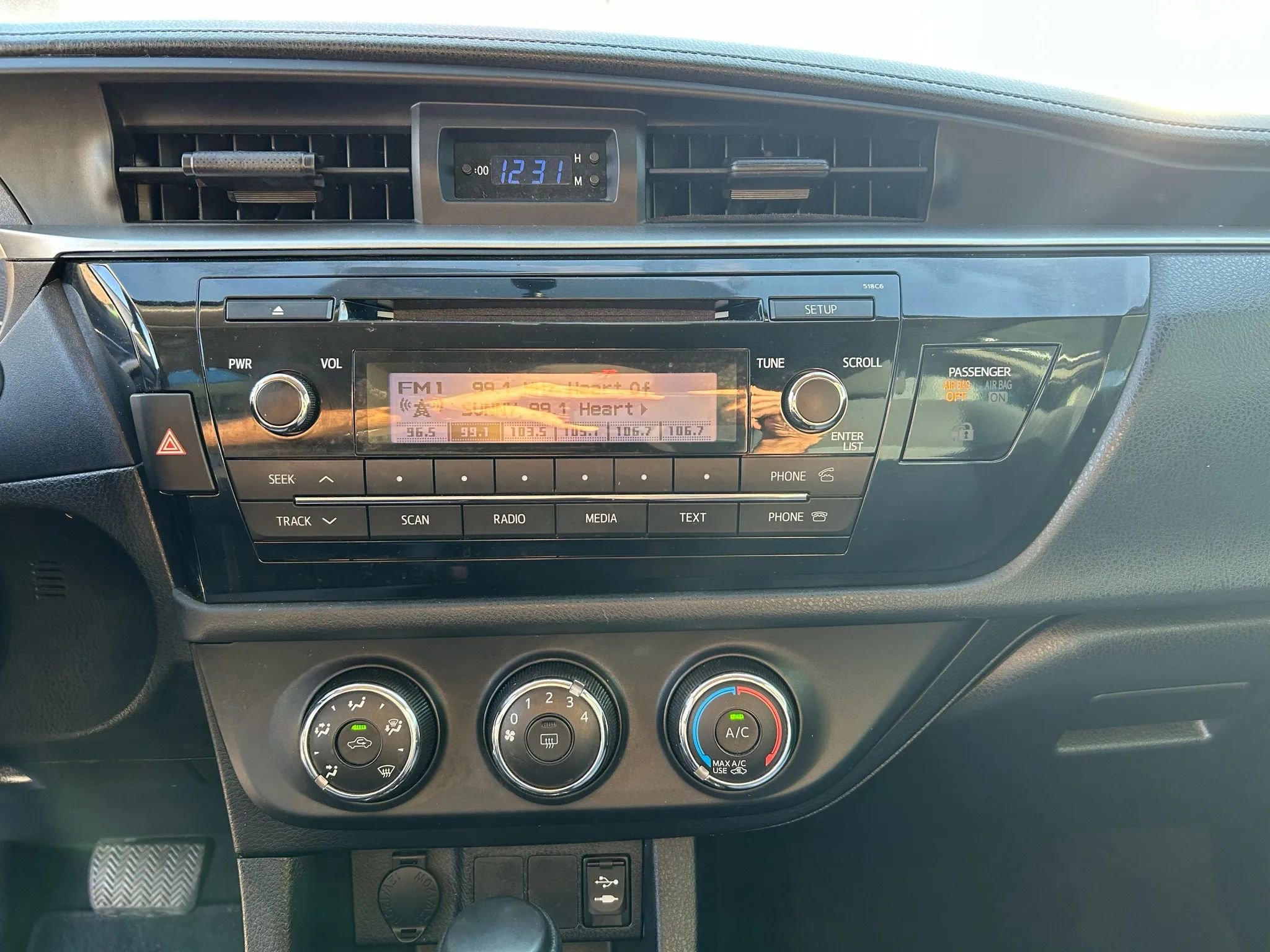 Used 2015 Toyota Corolla L image 20