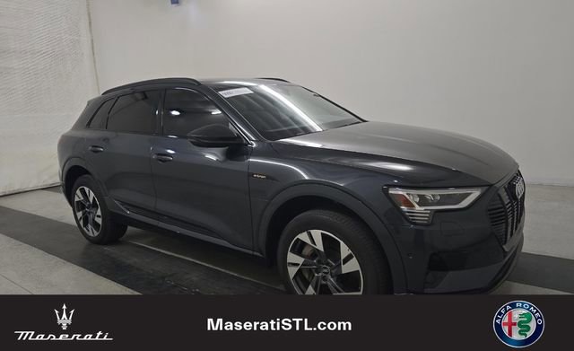 Used 2022 Audi e-tron Premium w/ Convenience Plus Package image 3