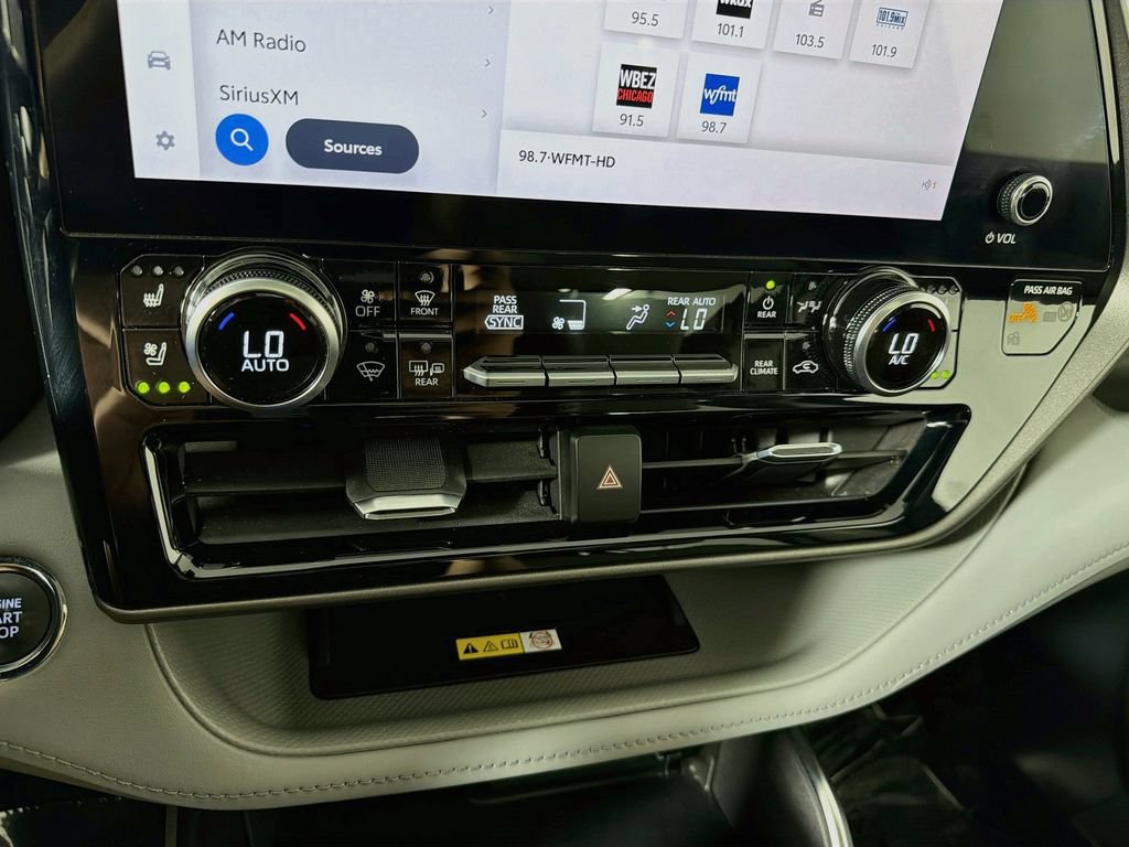 Used 2023 Toyota Highlander Limited AWD/4WD image 16