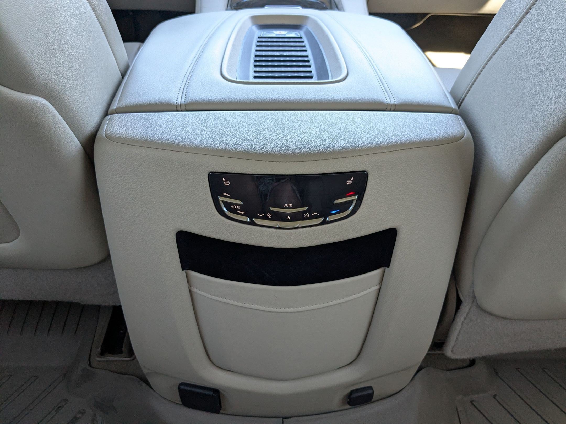 Used 2020 Cadillac Escalade ESV Luxury AWD/4WD image 28