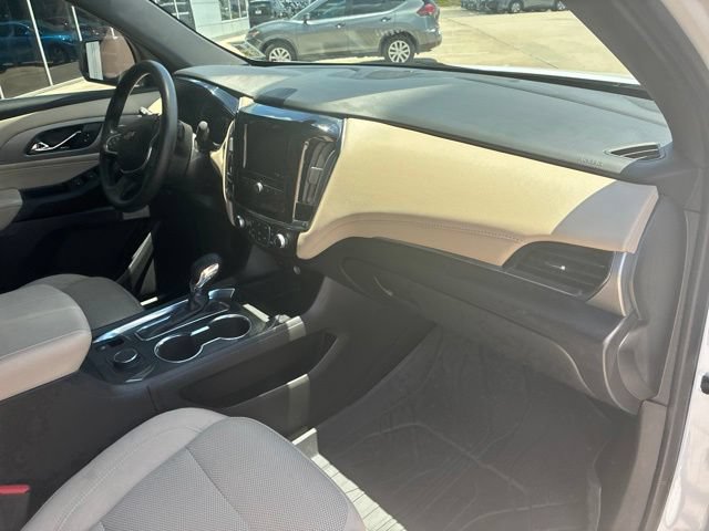 Used 2023 Chevrolet Traverse LS FWD image 12