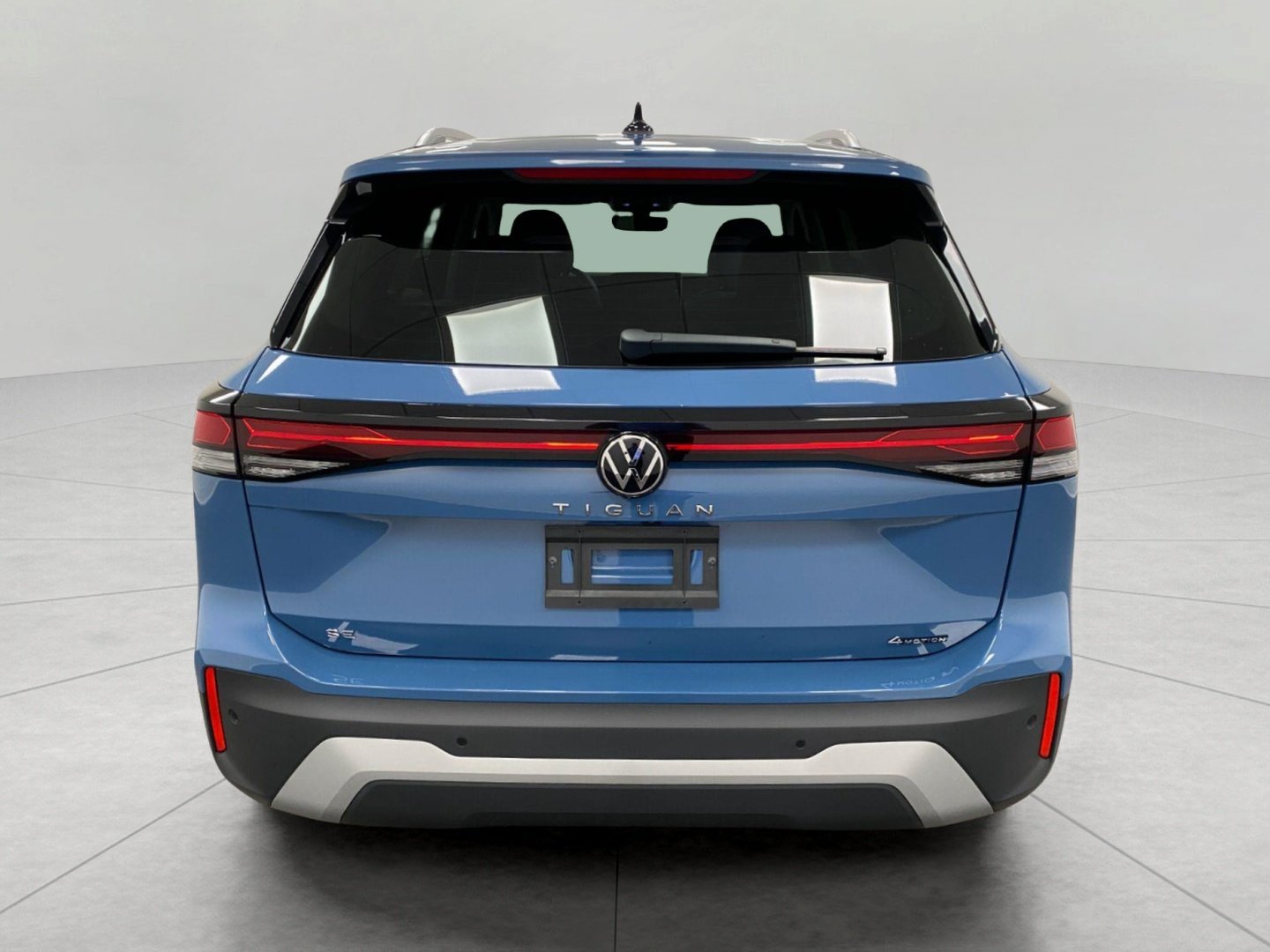 Used 2026 Volkswagen Tiguan SE AWD/4WD image 4