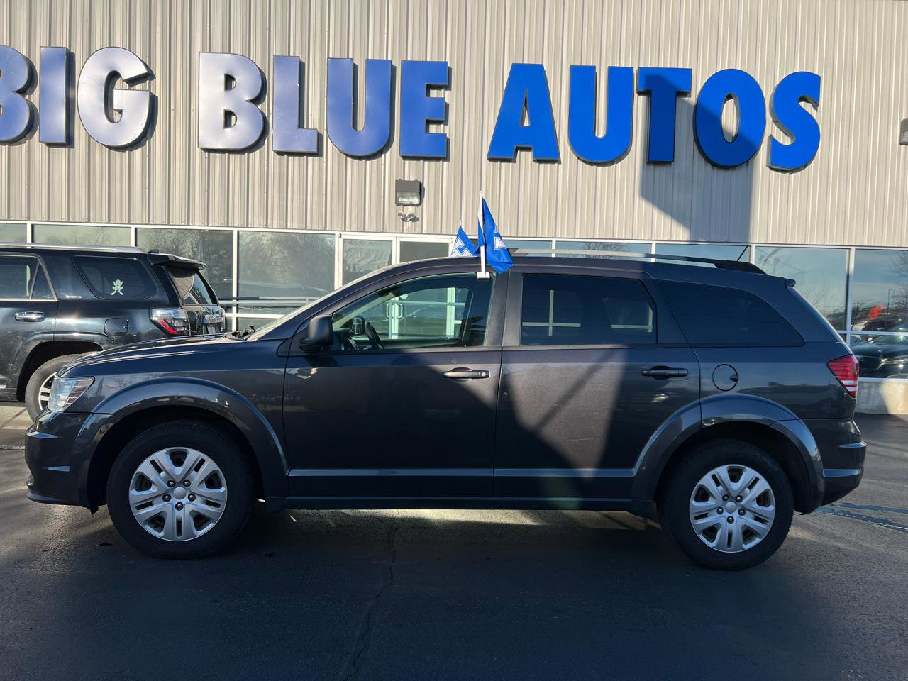 Used 2018 Dodge Journey SE image 2