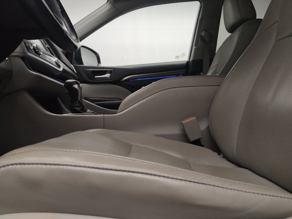 Used 2019 Toyota Highlander Limited FWD image 17