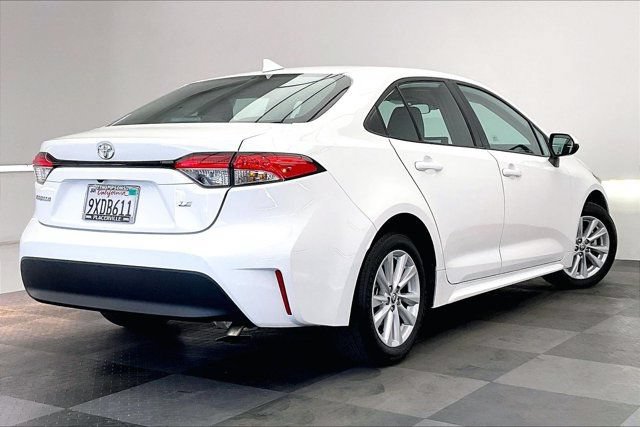 Used 2026 Toyota Corolla LE w/ LE Premium Package FWD image 13