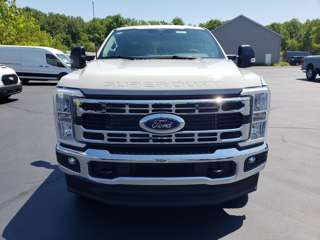 New 2026 Ford F350 XLT w/ FX4 Off-Road Package AWD/4WD image 2