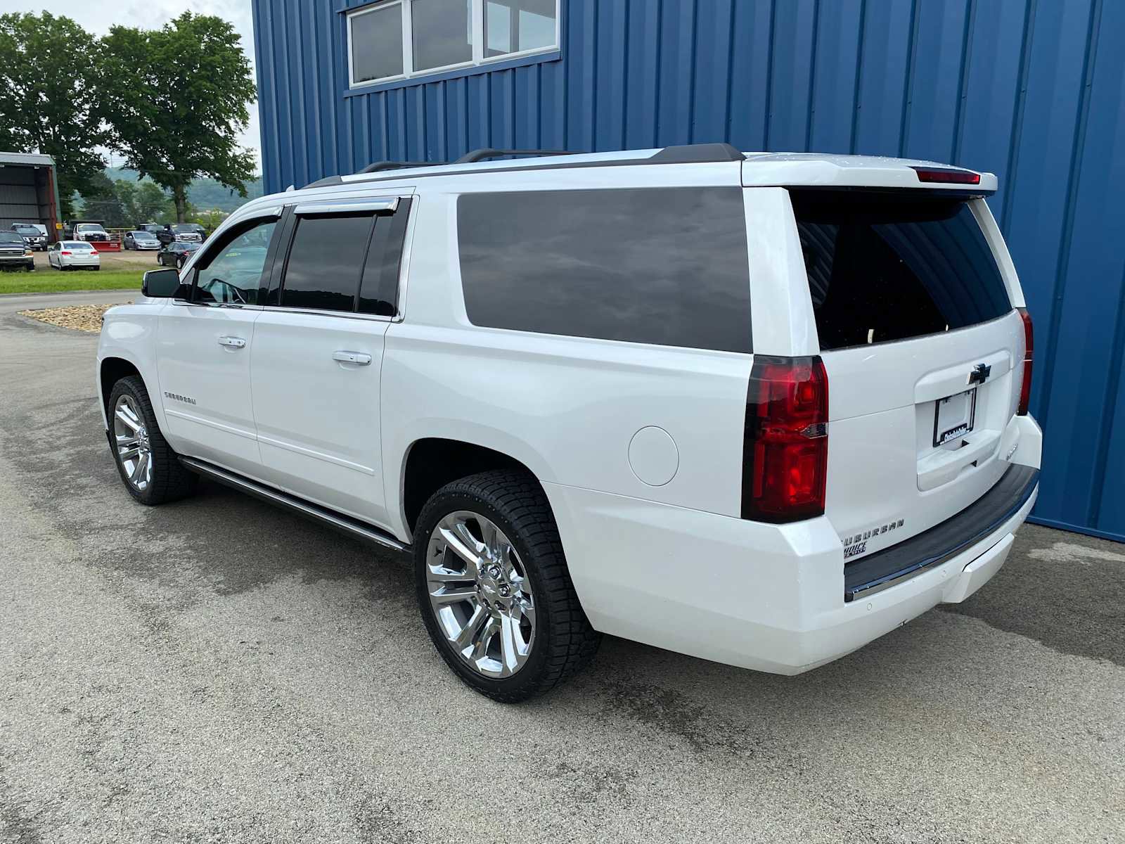 Used 2020 Chevrolet Suburban Premier w/ Premier Plus Edition image 3