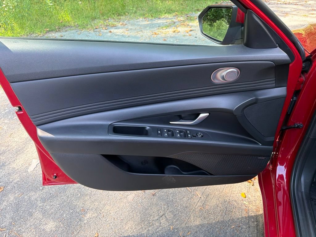 Certified 2023 Hyundai Elantra Limited w/ Cargo Package FWD image 16
