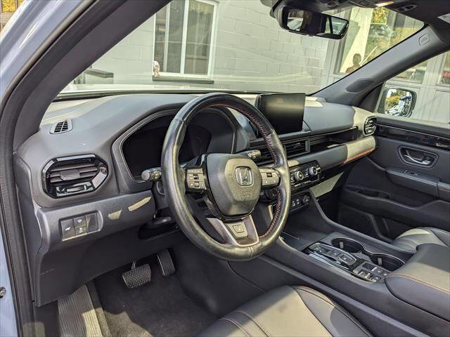 Used 2023 Honda Pilot TrailSport image 10