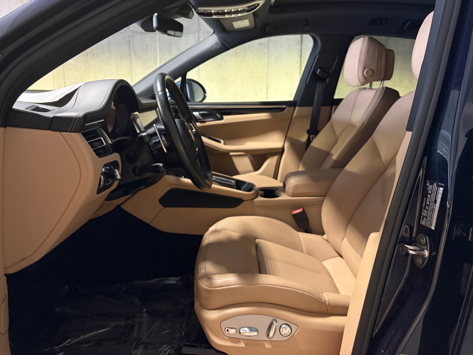 Certified 2023 Porsche Macan Turbo AWD/4WD image 16