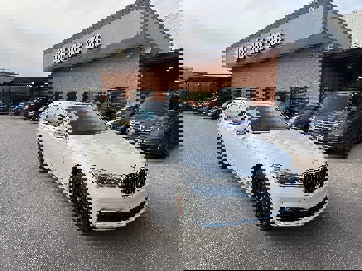 Used 2018 BMW 750i xDrive image 3