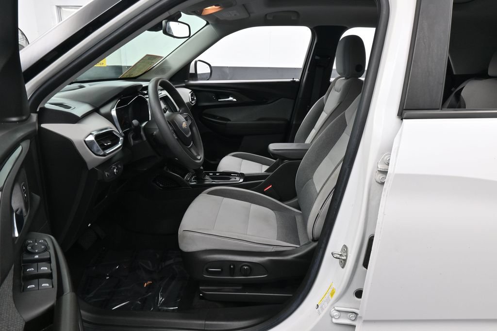 Used 2021 Chevrolet TrailBlazer LT w/ Sun and Liftgate Package FWD image 11